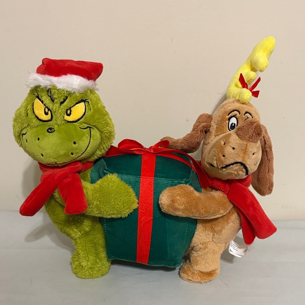 The Grinch and Max singing Animated Plush How the Grinch Stole Christmas by Ruz